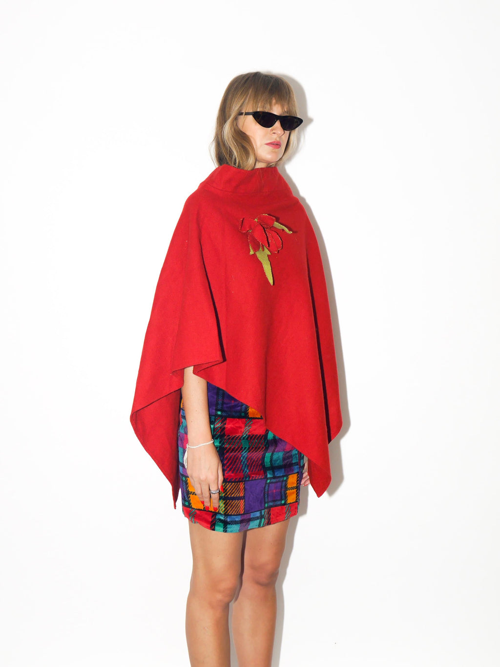 VINTAGE Red Wool Poncho With Flower Brooch From The 1990s By Mylene