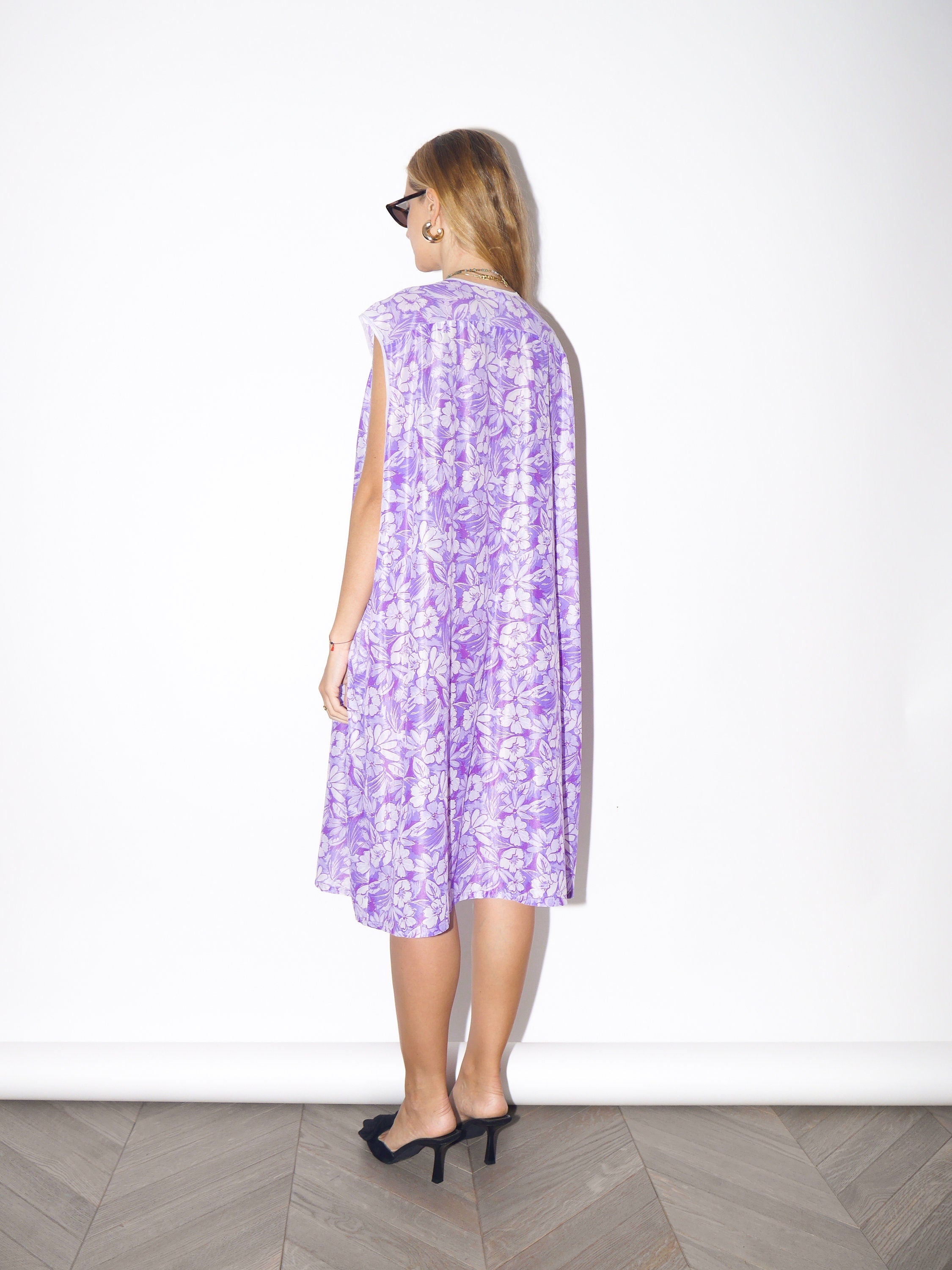 VINTAGE purple liliac flower patterned oversize dress from 1980s | lightly sheer oversize buttoned dress with collar and two pockets