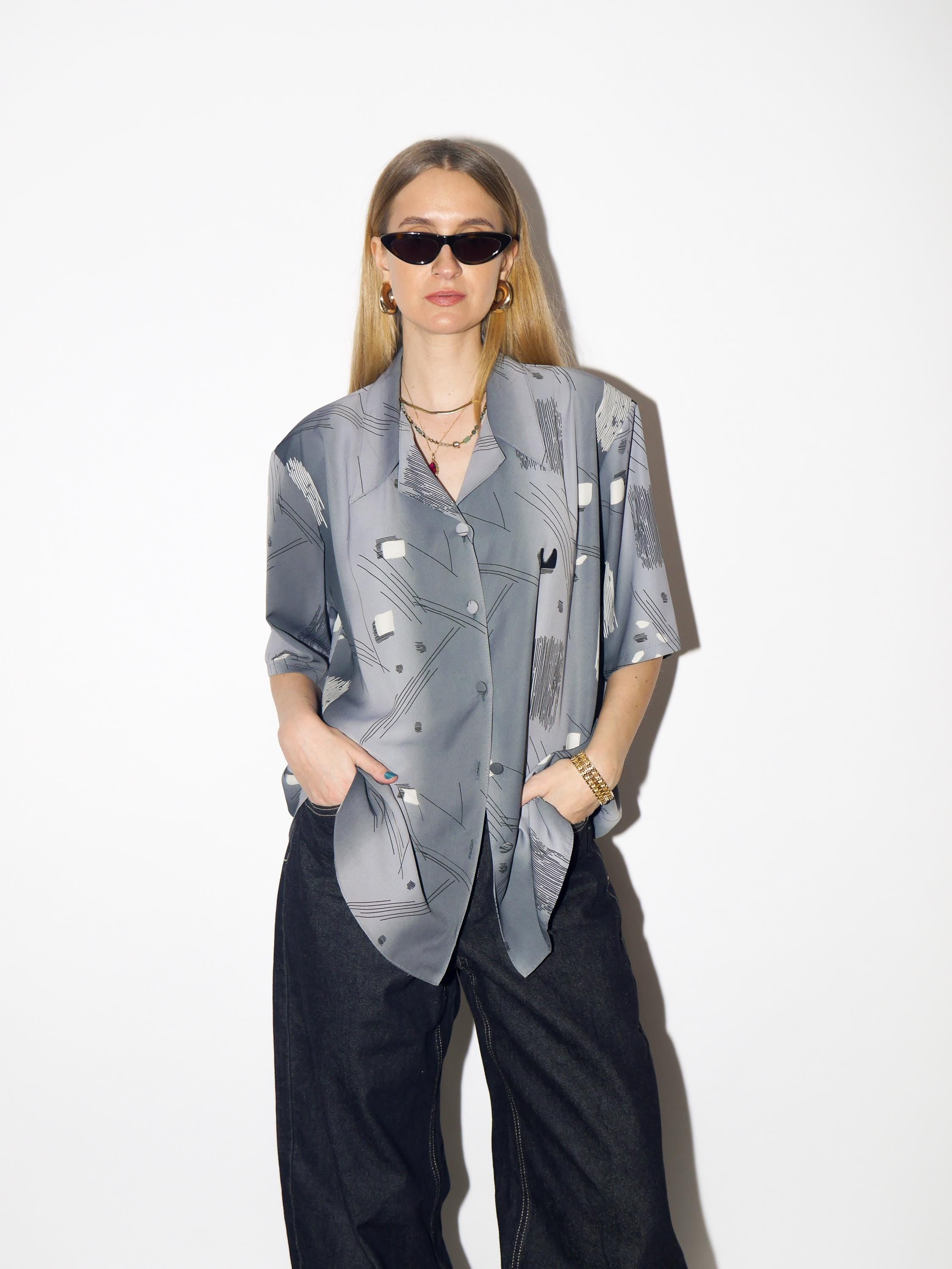 VINTAGE grey short sleeve shirt from 1980s with big shoulder pads