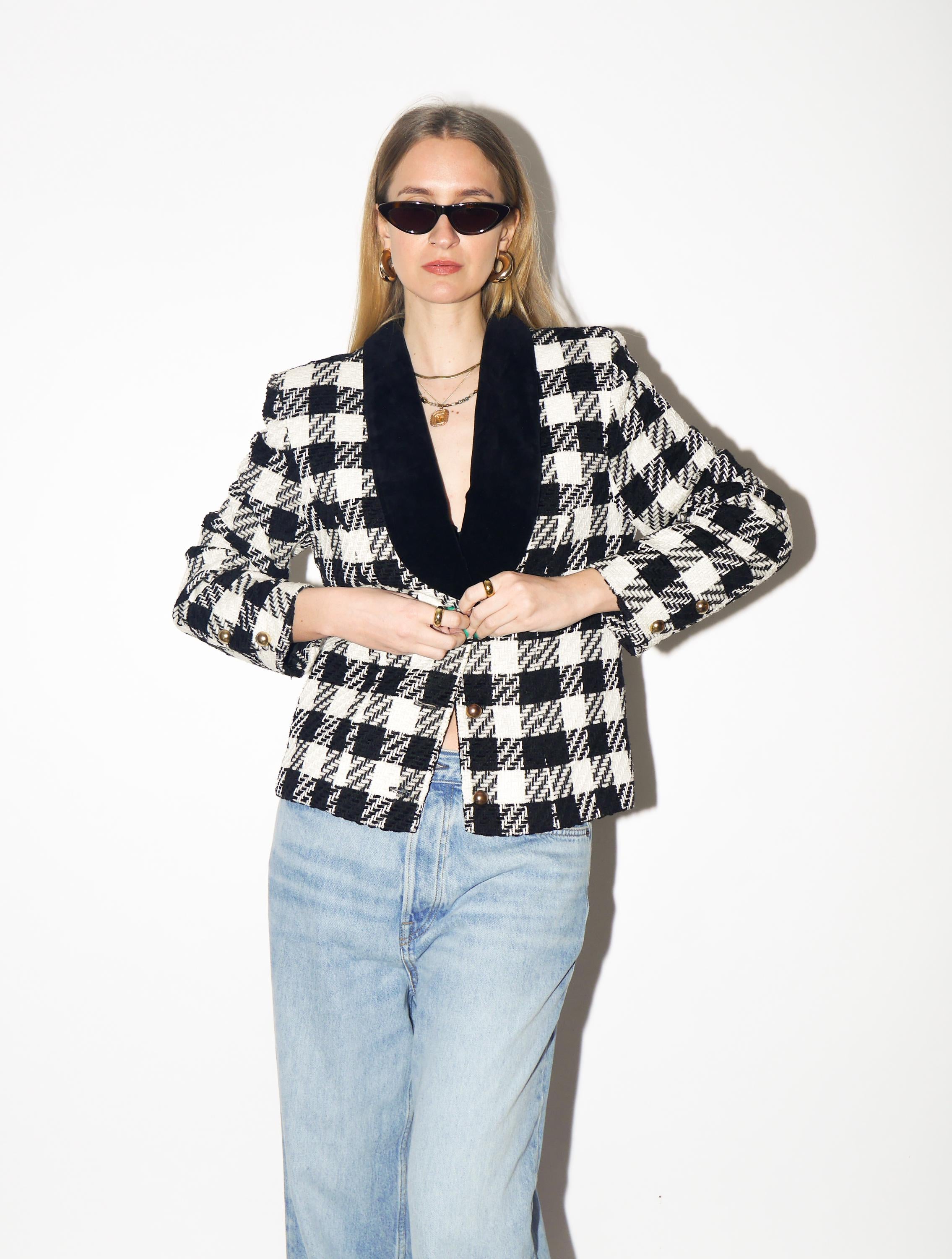 VINTAGE Houndstooth Blazer from 1980s with Black Velvet Collar with Viscose