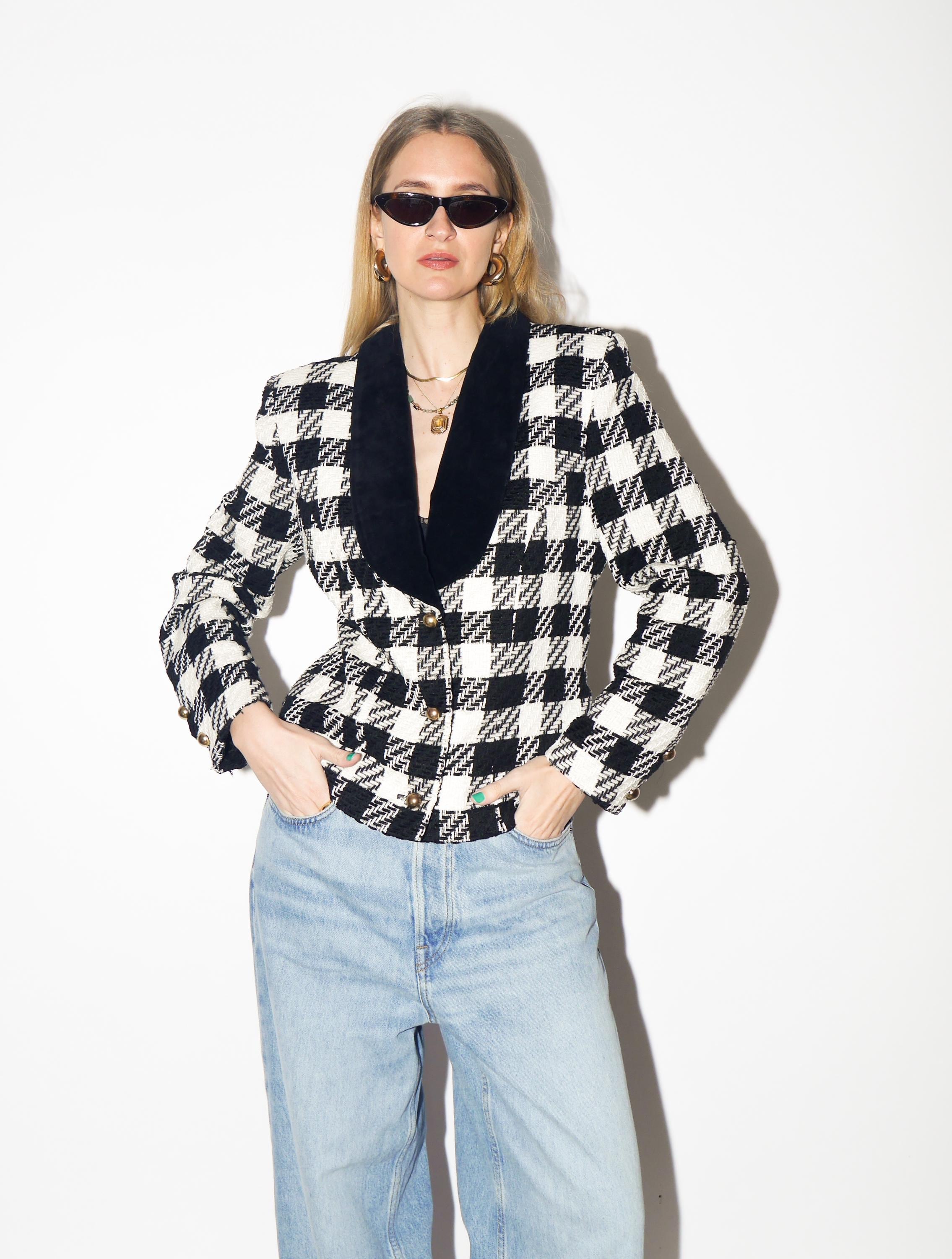 VINTAGE Houndstooth Blazer from 1980s with Black Velvet Collar with Viscose