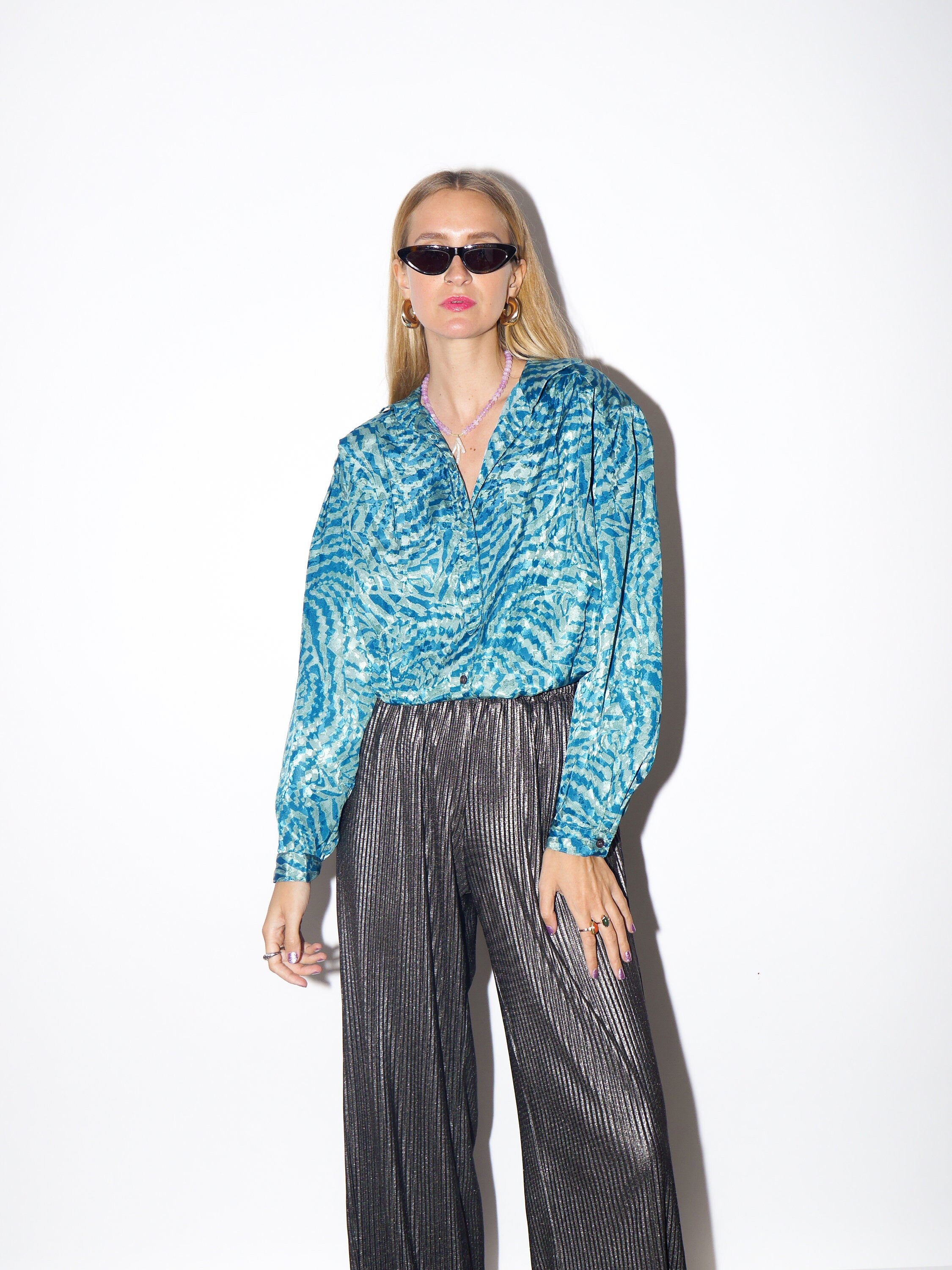 VINTAGE psychedelic animal print turquoise blouse by KONFEKTIONPLAUEN® from 1980s | retro oversize style blouse with puffer sleeves