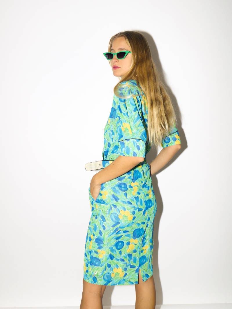 VINTAGE dress from 1980s in green and yellow fruit pattern | matching belt included | handmade retro midi dress | v-neck dress | modopol