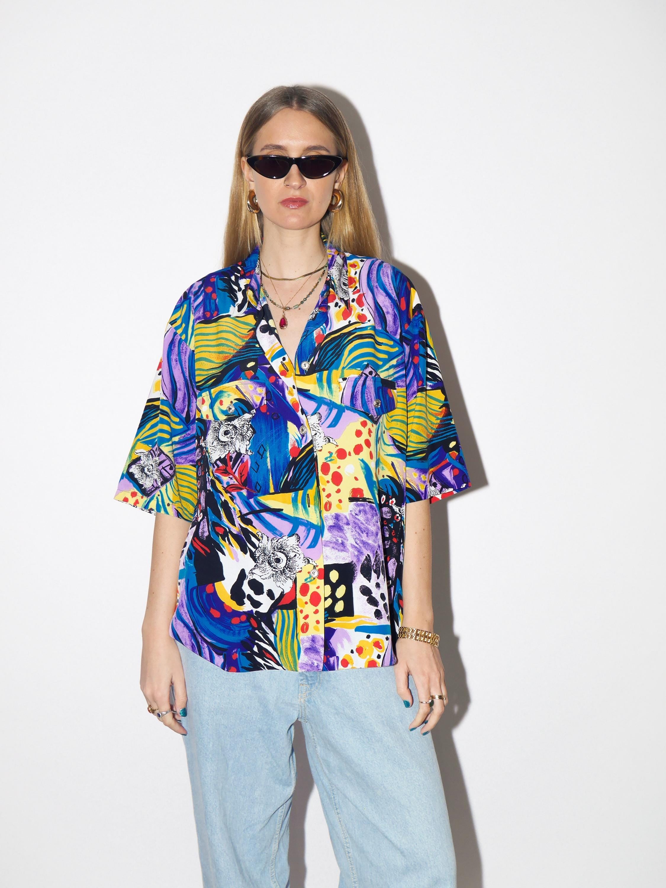 VINTAGE colorful short sleeve shirt from 1980s in rainbow abstract pattern
