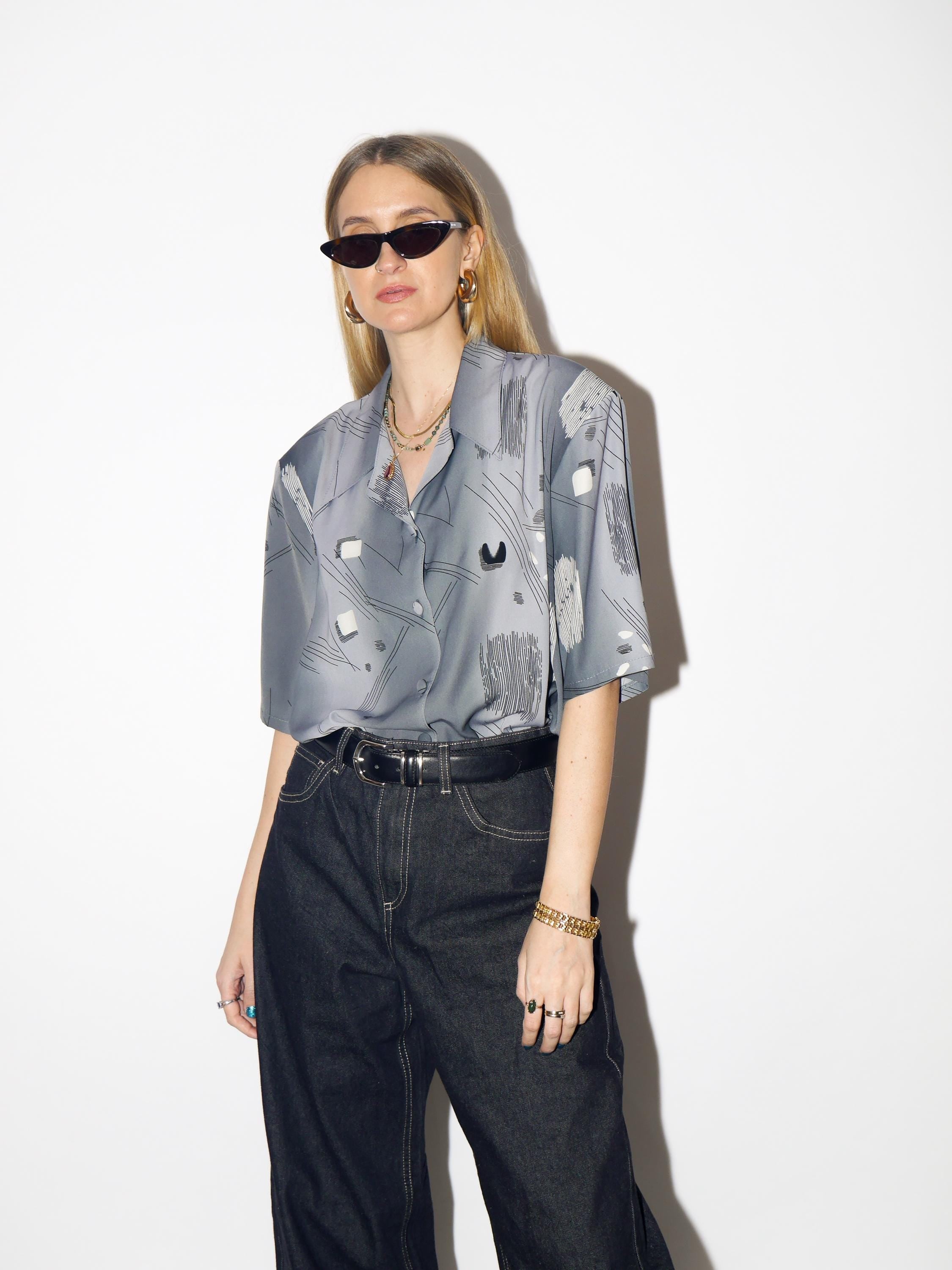VINTAGE grey short sleeve shirt from 1980s with big shoulder pads