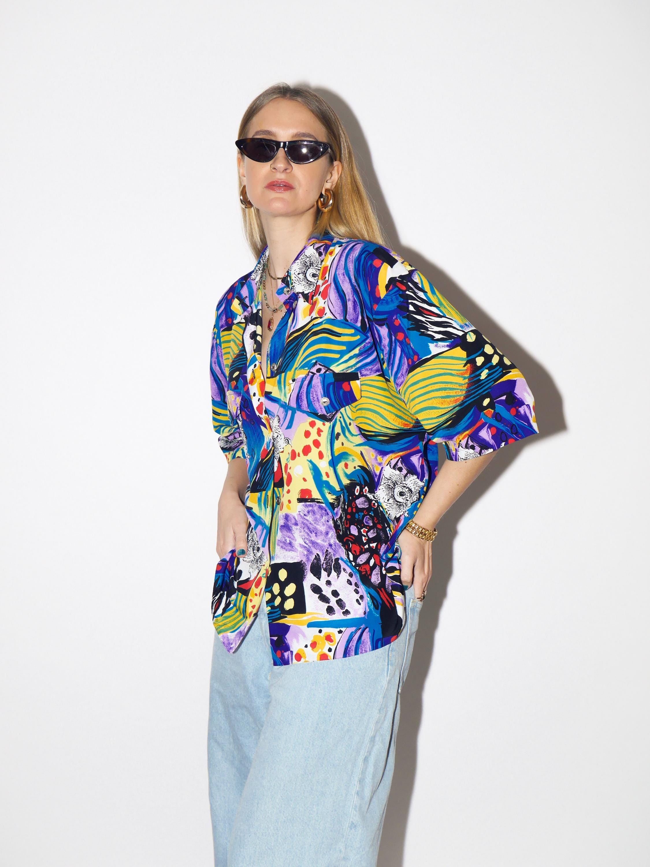 VINTAGE colorful short sleeve shirt from 1980s in rainbow abstract pattern