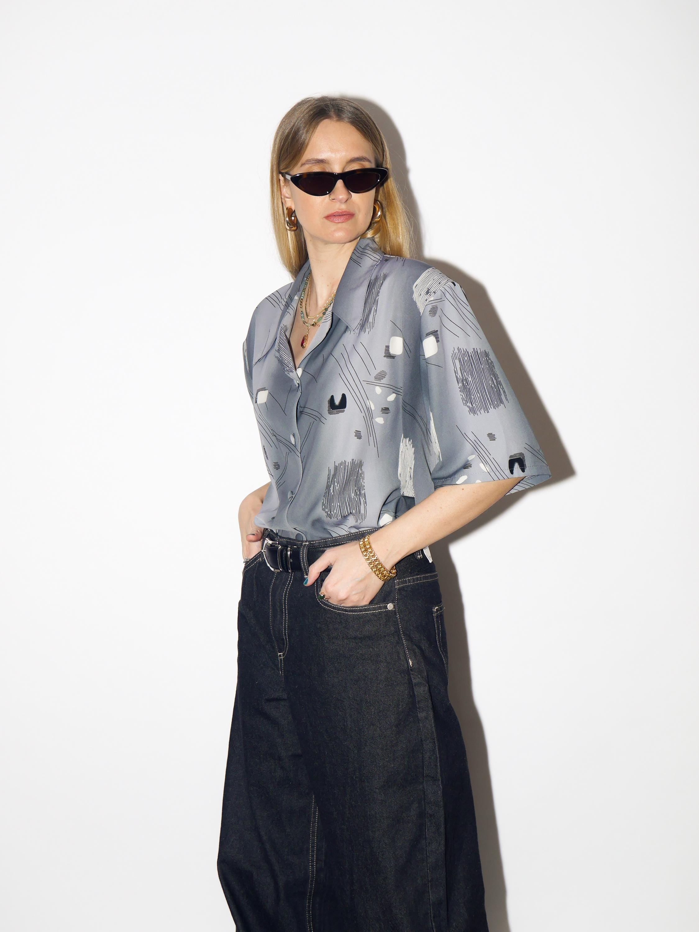VINTAGE grey short sleeve shirt from 1980s with big shoulder pads