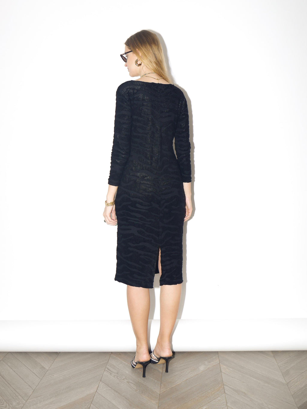 VINTAGE black viscose midi dress from 1980s in animal print with long sleeve