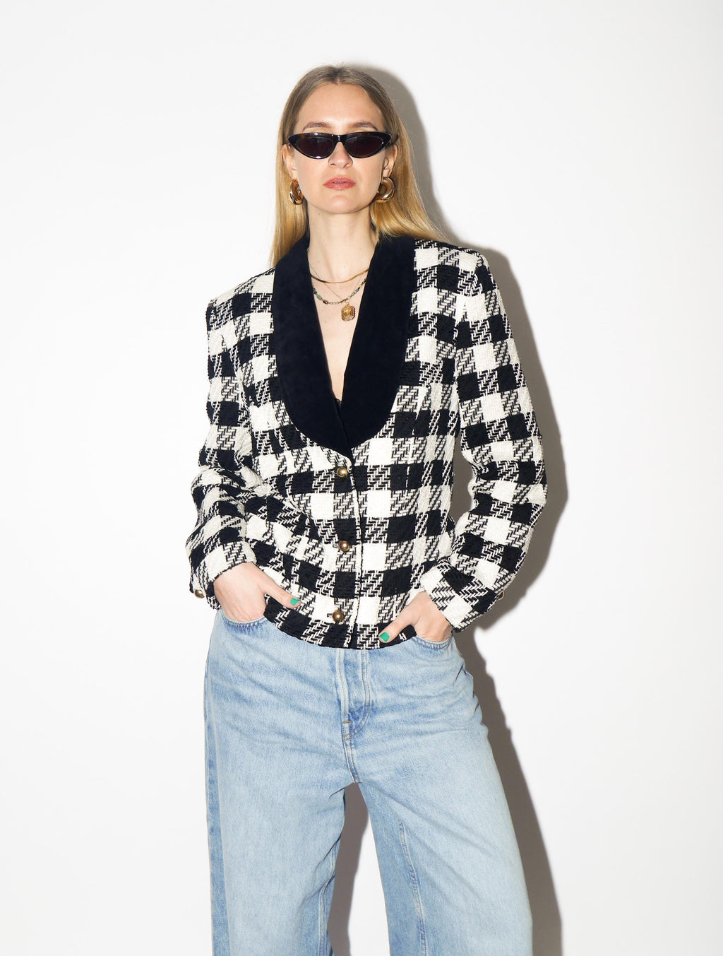 VINTAGE Houndstooth Blazer from 1980s with Black Velvet Collar with Viscose