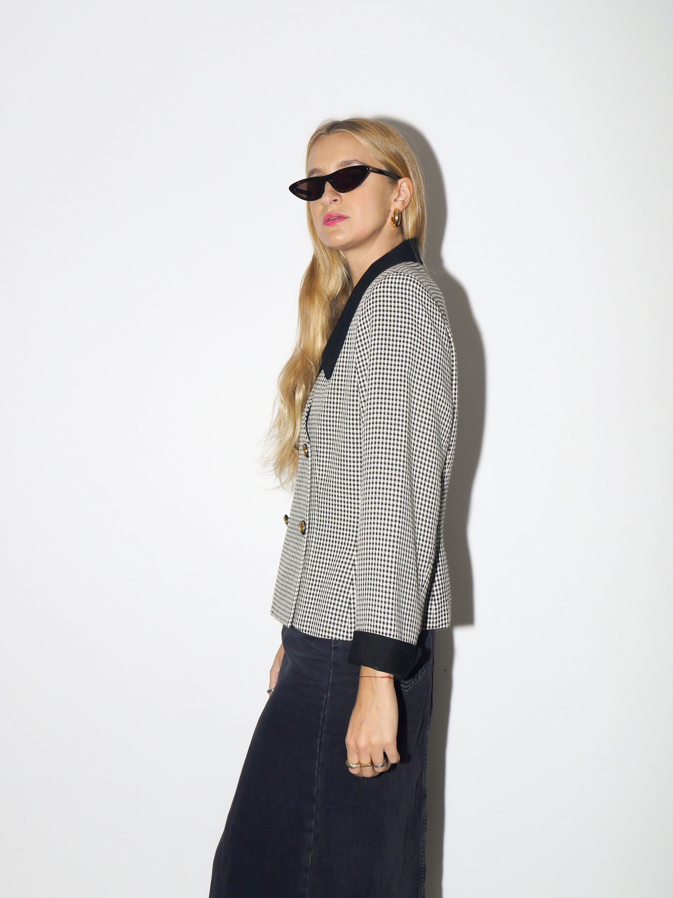 VINTAGE viscose blazer from 1980s in black and white houdstooth pattern | cropped woman’s blazer | oversize retro blazer fits XS to L