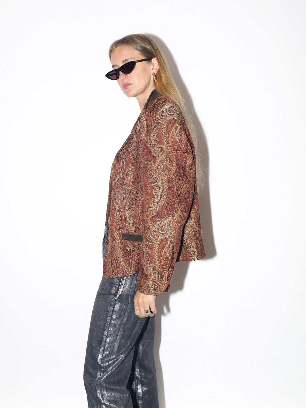VINTAGE Viscose Bronze Brown Burgundy Oversized Jacquard Blazer With Velvet Collar And Metal Buttons From The 1980s
