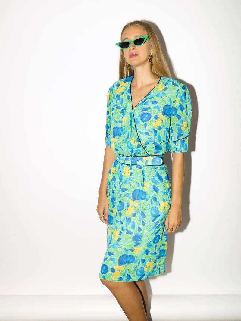 VINTAGE dress from 1980s in green and yellow fruit pattern | matching belt included | handmade retro midi dress | v-neck dress | modopol