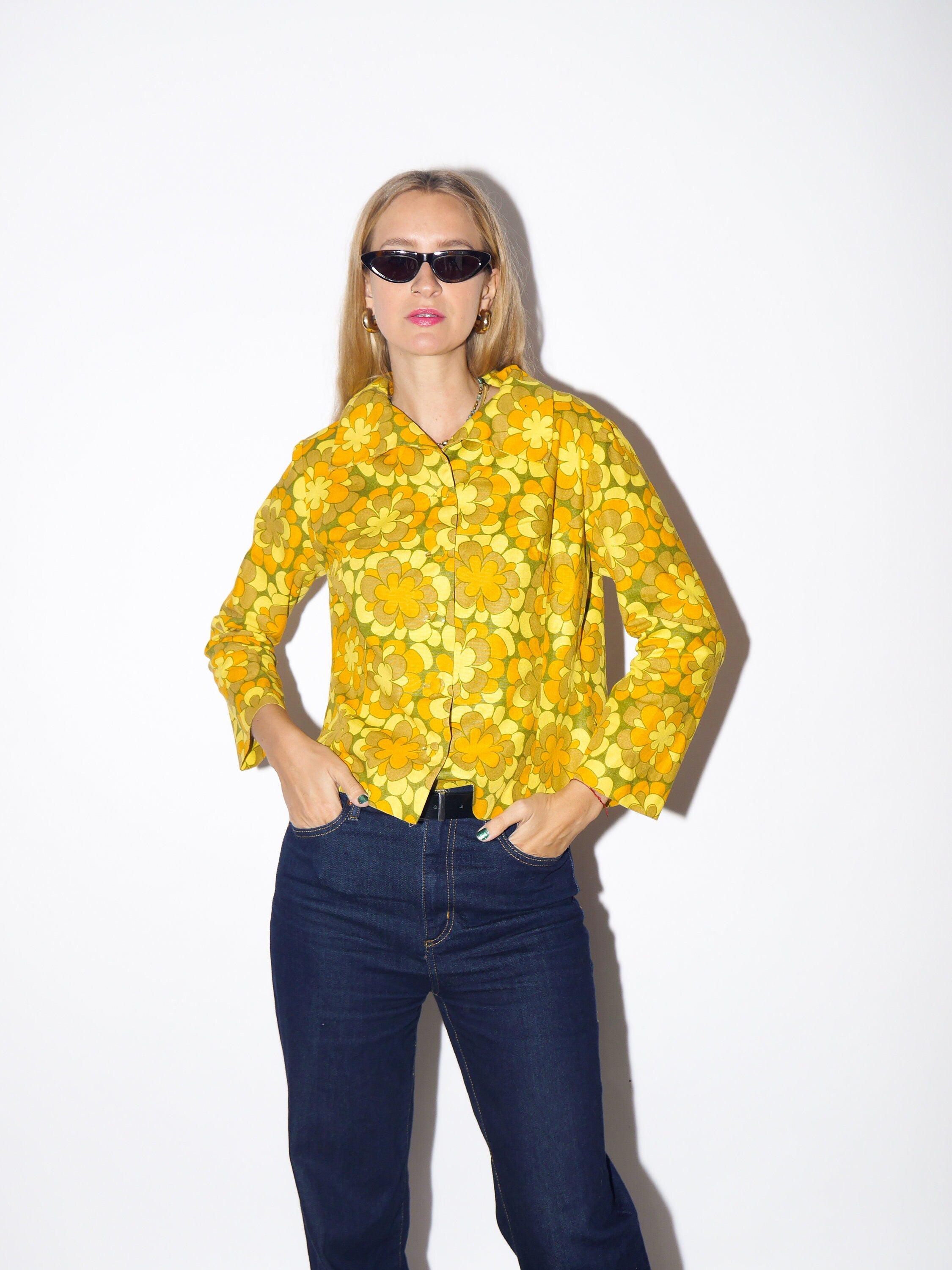 VINTAGE women's blouse orange/yellow/brown with floral pattern, handmade from 1970's, fitted in waste | quality buttoned blouse with collar
