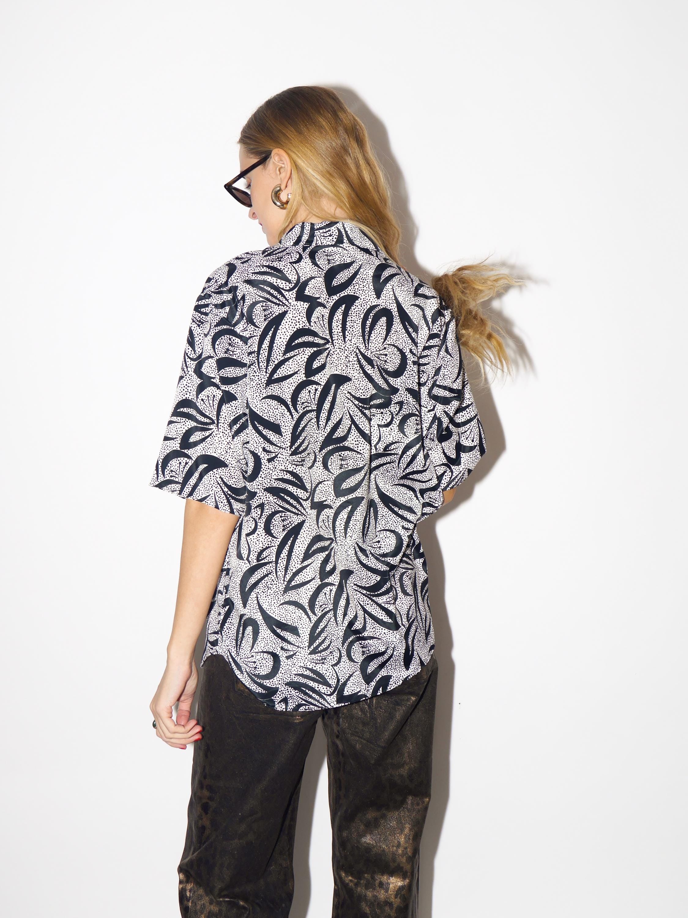 VINTAGE blouse with short sleeve in black and white polka dot print from 1980s